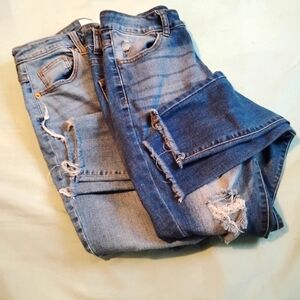 💙💙 NWOT Womens 2 Pairs Distressed Ripped Grunge Jeans Size 8 Denim Casual
